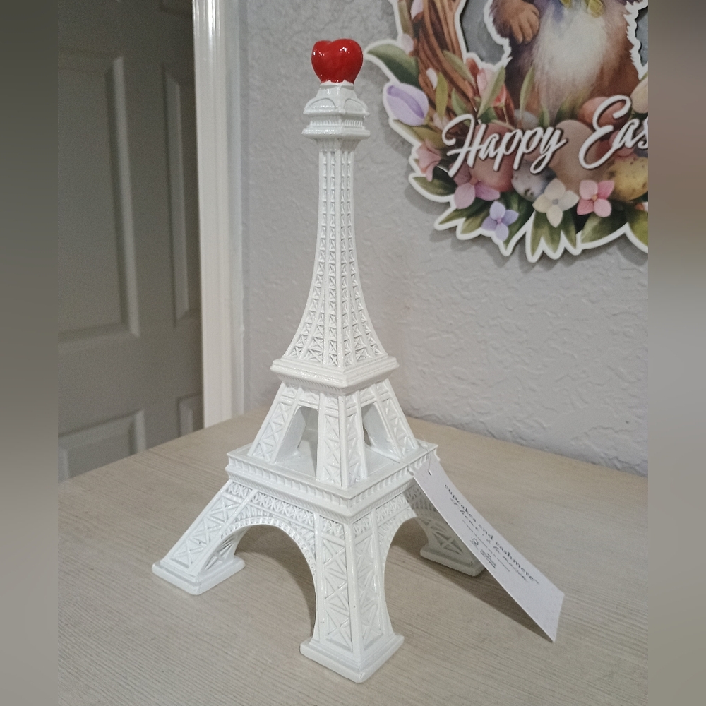 Heart Valentine's Eiffel Tower Cupcakes & Cashmere NEW